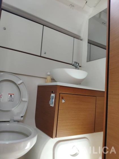 Jeanneau 51 - Yacht Charter Sailica