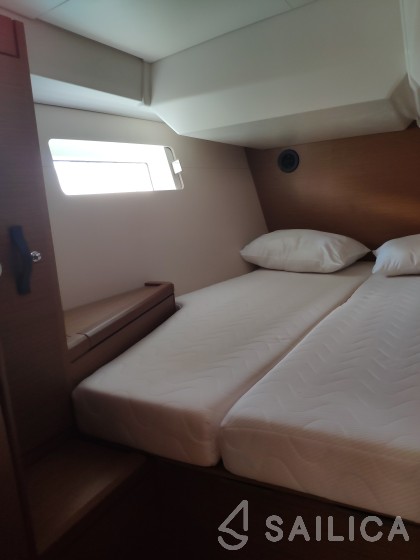 Jeanneau 51 - Yacht Charter Sailica