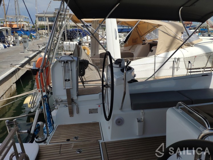Jeanneau 51 - Yacht Charter Sailica