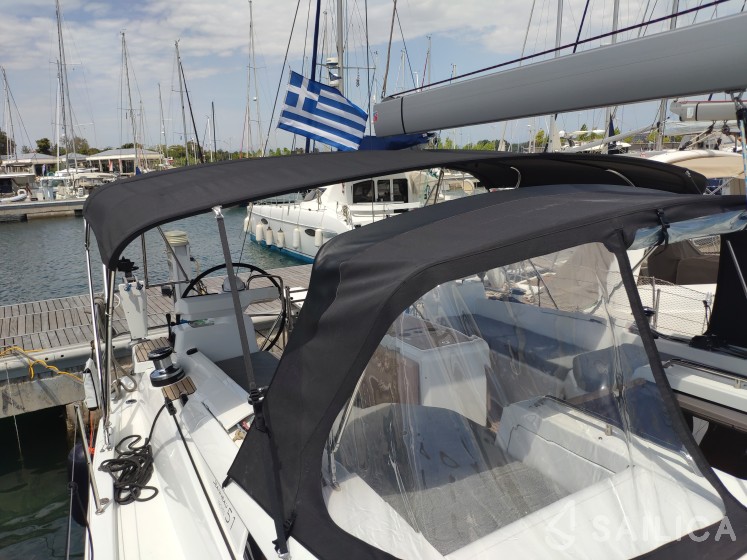 Jeanneau 51 - Yacht Charter Sailica