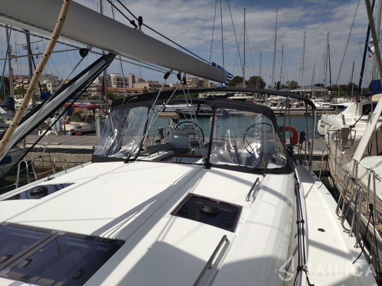 Jeanneau 51 - Yacht Charter Sailica