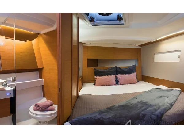 Sun Odyssey 410 - Yacht Charter Sailica