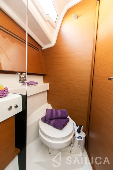 Sun Odyssey 410 - Yacht Charter Sailica