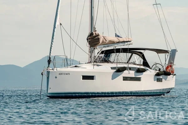Sun Odyssey 410 - Yacht Charter Sailica