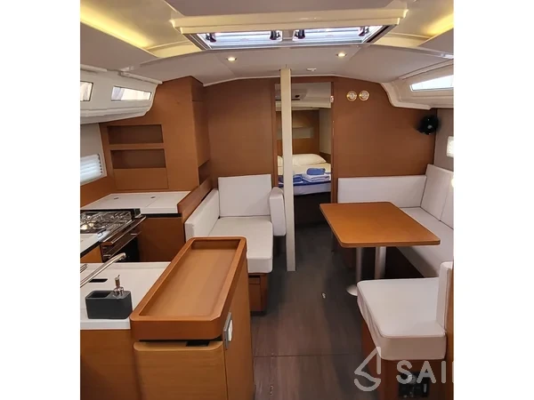 Sun Odyssey 410 - Yacht Charter Sailica
