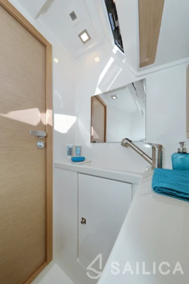 More 40 - Yacht Charter Sailica