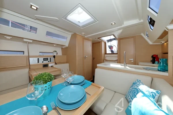 More 40 - Yacht Charter Sailica