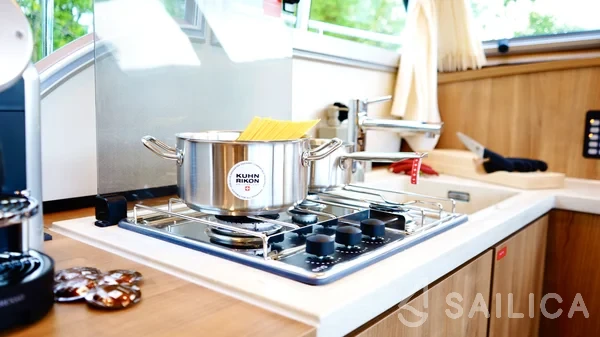 Linssen Classic Sturdy 35 AC - Yacht Charter Sailica
