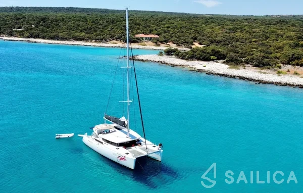 Lagoon 450 S - 4 + 2 cab. - Yacht Charter Sailica
