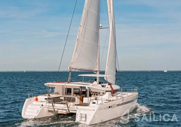 Lagoon 450 S - 4 + 2 cab. - Yacht Charter Sailica