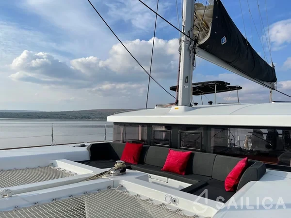 Lagoon 450 S - 4 + 2 cab. - Yacht Charter Sailica