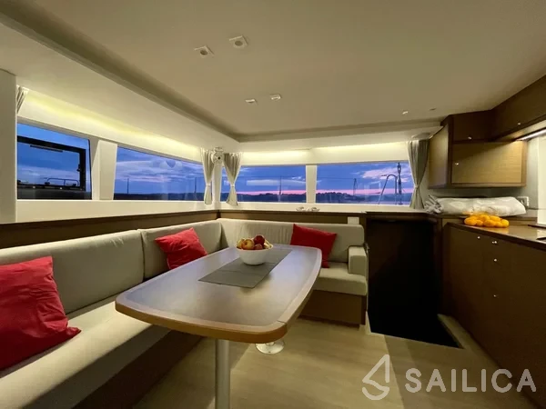 Lagoon 450 S - 4 + 2 cab. - Yacht Charter Sailica