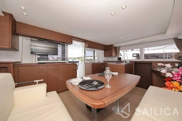 Lagoon 450 S - 4 + 2 cab. - Yacht Charter Sailica