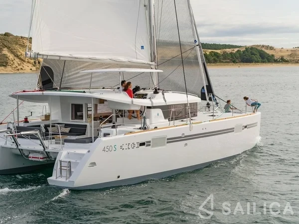 Lagoon 450 S - 4 + 2 cab. - Yacht Charter Sailica