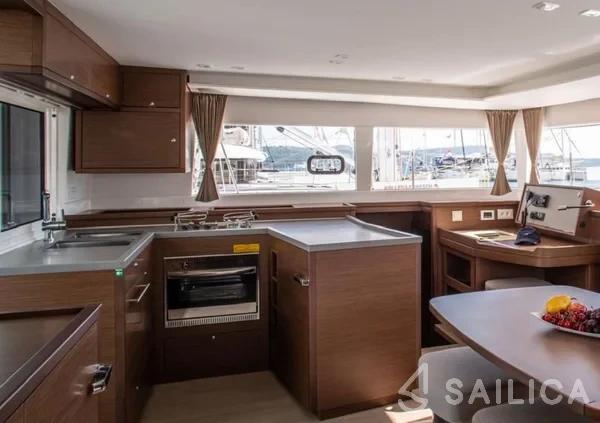 Lagoon 450 S - 4 + 2 cab. - Yacht Charter Sailica