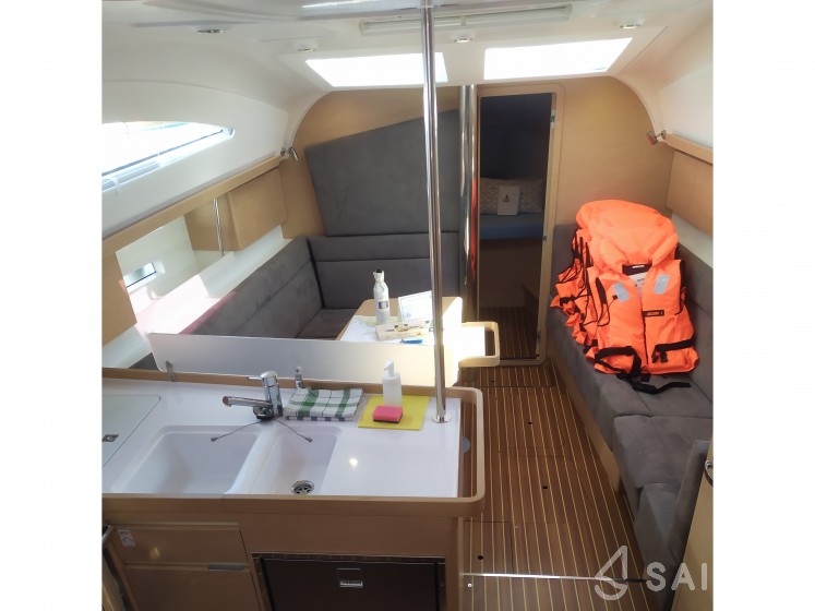 Elan Impression 40 - Yacht Charter Sailica