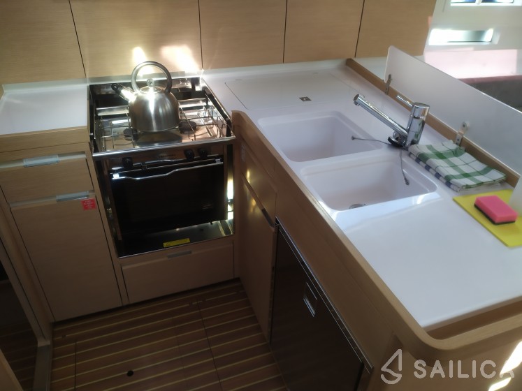 Elan Impression 40 - Yacht Charter Sailica
