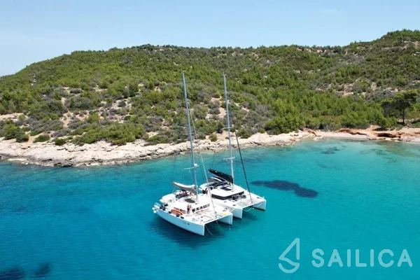 Lagoon 450  Flybridge - Yacht Charter Sailica