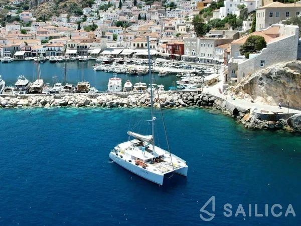 Lagoon 450  Flybridge - Yacht Charter Sailica