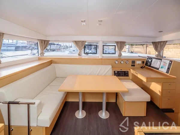 Lagoon 400 S2 - Yacht Charter Sailica