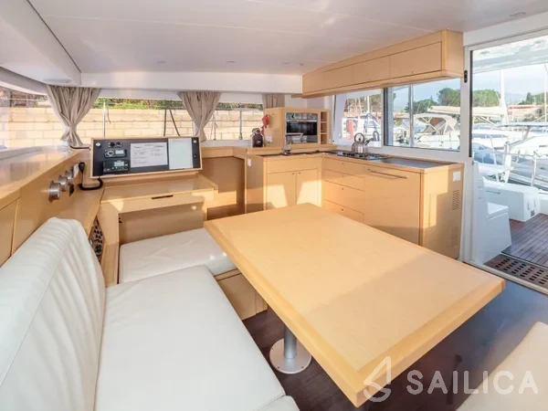 Lagoon 400 S2 - Yacht Charter Sailica