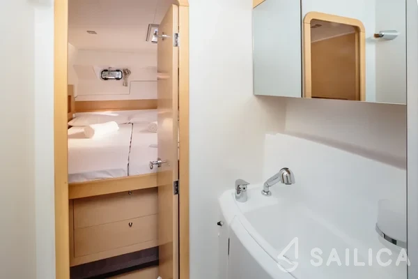 Lagoon 400 S2 - Yacht Charter Sailica
