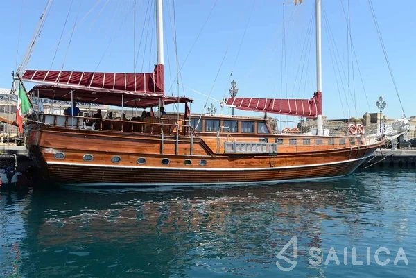 Gulet - Yacht Charter Sailica