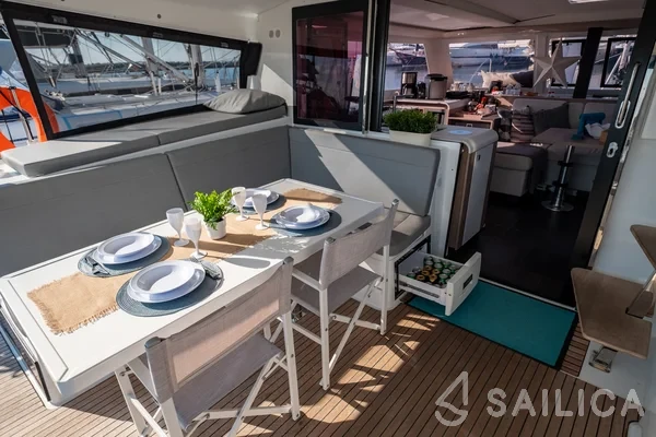 Isla 40 - Yacht Charter Sailica