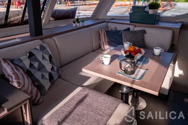 Isla 40 - Yacht Charter Sailica