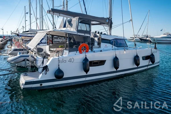 Isla 40 - Yacht Charter Sailica