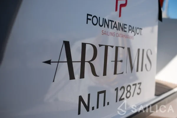 Isla 40 - Yacht Charter Sailica