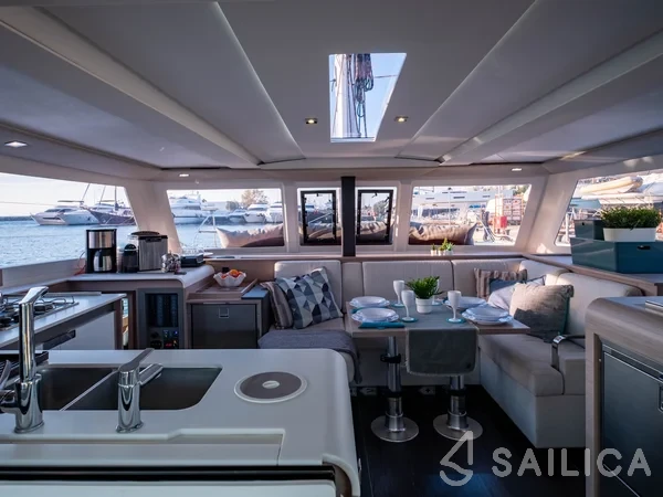 Isla 40 - Yacht Charter Sailica