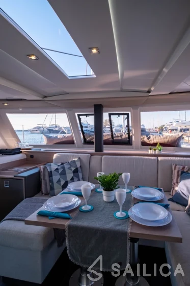 Isla 40 - Yacht Charter Sailica