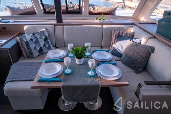 Isla 40 - Yacht Charter Sailica