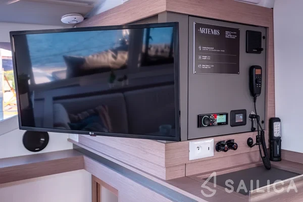 Isla 40 - Yacht Charter Sailica