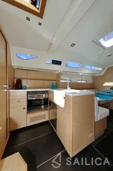More 40 - Yacht Charter Sailica