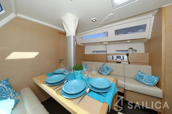 More 40 - Yacht Charter Sailica