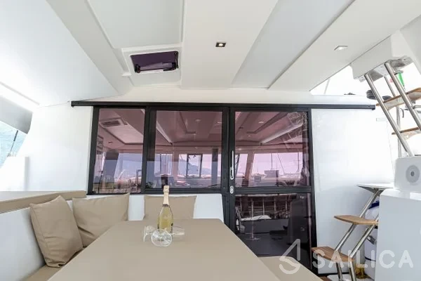 Astréa 42 - Yacht Charter Sailica