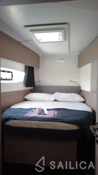 Astréa 42 - Yacht Charter Sailica