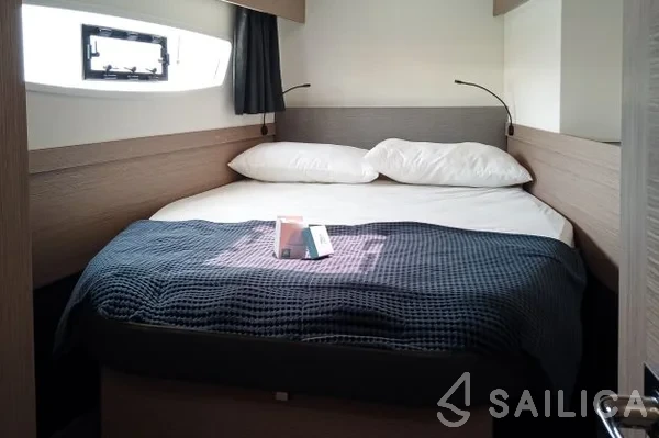 Astréa 42 - Yacht Charter Sailica