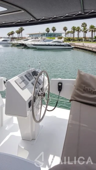 Astréa 42 - Yacht Charter Sailica