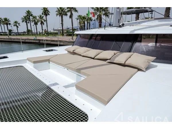 Astréa 42 - Yacht Charter Sailica