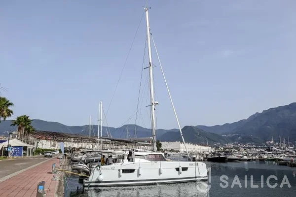 Astréa 42 - Yacht Charter Sailica