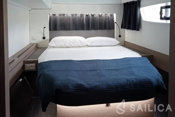 Astréa 42 - Yacht Charter Sailica