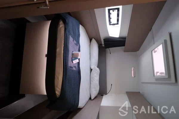Astréa 42 - Yacht Charter Sailica