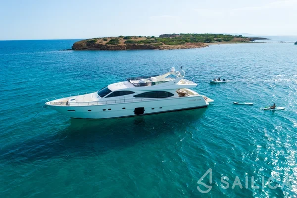 Ferretti 780 - Yacht Charter Sailica
