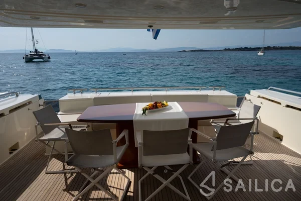 Ferretti 780 - Yacht Charter Sailica
