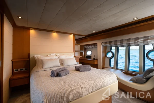 Ferretti 780 - Yacht Charter Sailica