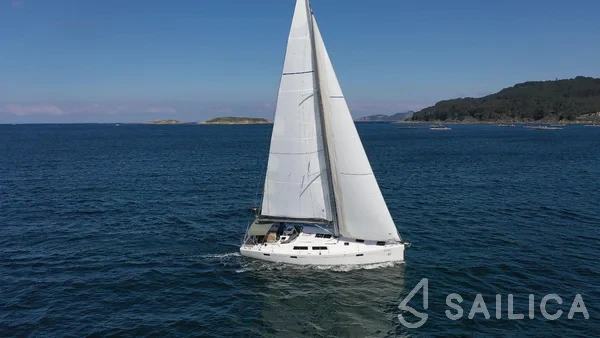 Hanse 415 - Yacht Charter Sailica