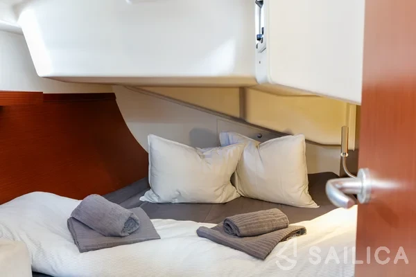 Hanse 415 - Yacht Charter Sailica